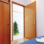 Xv Apartment *